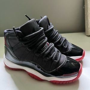 Air jordan 11 retro bred 4Y (gs) 
no detail, only a couple of uses